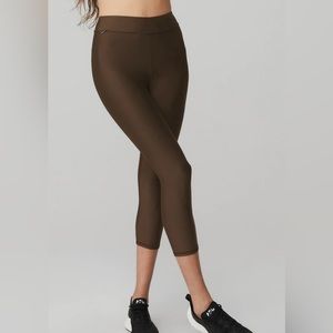 Alo Airlift High Waist Conceal Zip Capri